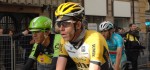 Bram Tankink kneust zijn hand tijdens verkenning Parijs-Roubaix