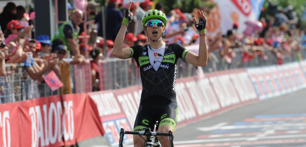 Giro 2015: Peloton maakt oorlog; Formolo pakt dagzege, Clarke nieuwe leider