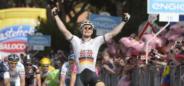 Giro 2015: Greipel wint zesde etappe, val Contador in slotkilometer