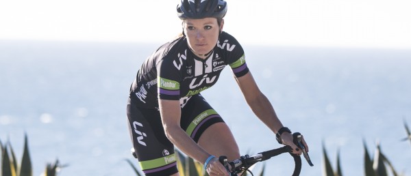Amy Pieters boekt eerste seizoenszege in proloog La Route de France