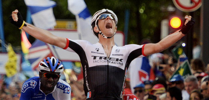 Vuelta 2015: Jasper Stuyven verrassende winnaar in door valpartijen ontsierde rit