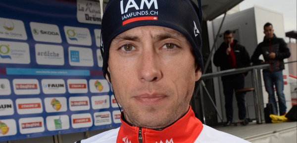 Stef Clement breekt sleutelbeen bij zware val in Amstel Gold Race