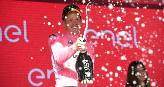 Giro 2016: Ontketende Kruijswijk pakt roze, Chaves wint koninginnenrit