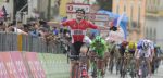 Giro 2016: Greipel pakt de bloemen in Benevento, Dumoulin behoudt roze