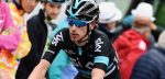 König mikt op podium in Giro