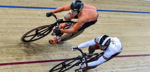 Lavreysen sprint naar goud in Manchester, twee Nederlanders op Keirin-podium