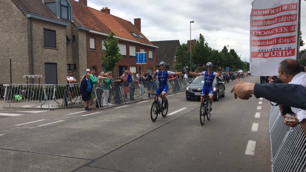 Lampaert en Vermote hand in hand over de finish in Gullegem Koerse