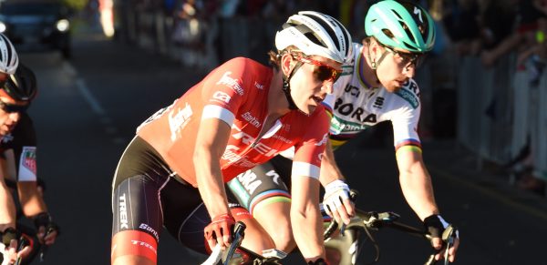 Koen de Kort staat Jasper Stuyven bij in Ronde van Vlaanderen
