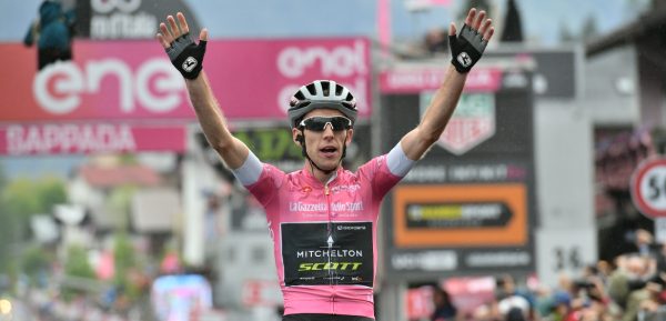 Giro 2018: Ontketende Yates solo naar derde ritzege, Dumoulin verliest 47 seconden
