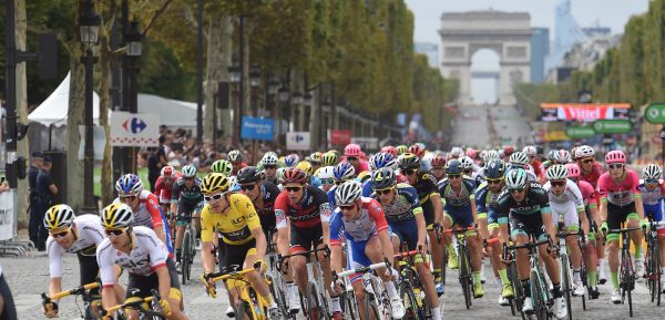 #TourGemist: Acht rondjes Champs Elysées, 145 renners en aan het eind wint een sprinter