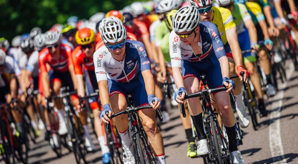 Matthew Gibson sprint naar zege in Tour de l’Avenir, leider Aalrust valt