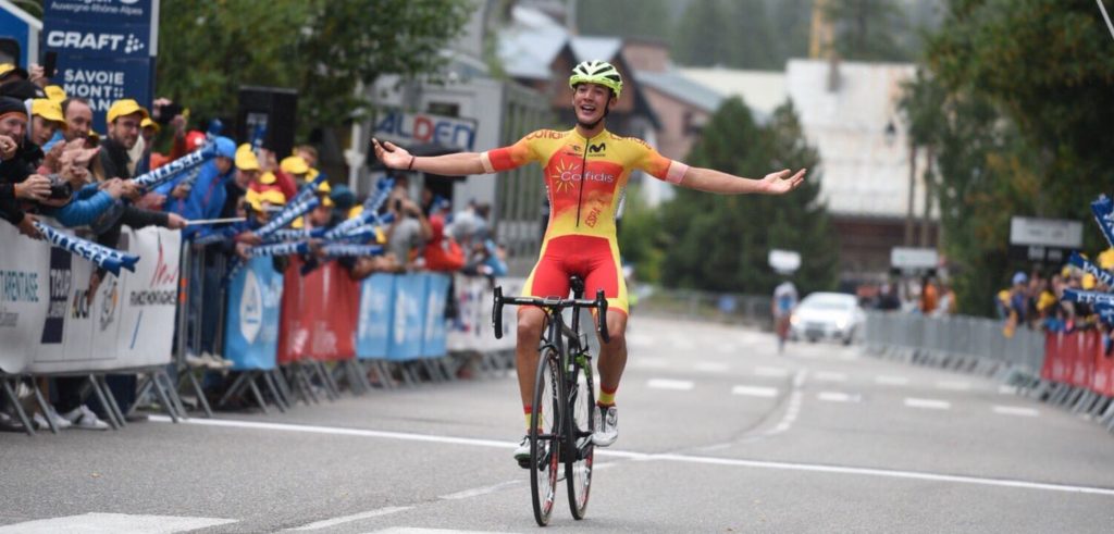 Barcelo wint in Tour de l’Avenir na lange solo, Arensman behoudt podiumplek