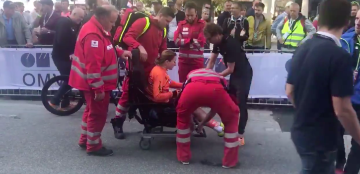 Annemiek van Vleuten breekt knie bij valpartij op WK, finisht als zevende