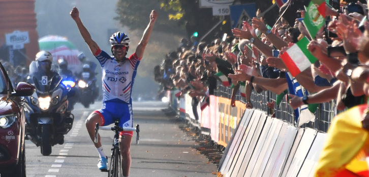 Thibaut Pinot wint Ronde van Lombardije na duel met Vincenzo Nibali