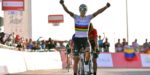 Valverde wint in UAE Tour voor het eerst in regenboogtrui