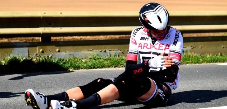 Barguil breekt bekken bij crash Ronde van Catalonië