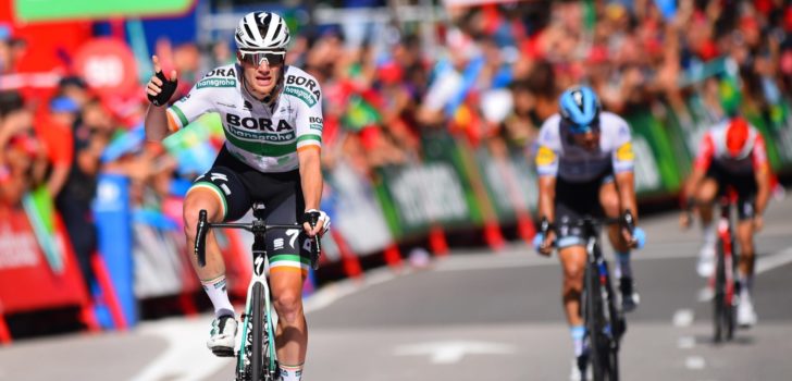 Vuelta 2019: Bennett wint door valpartij ontsierde etappe, Van der Sande derde
