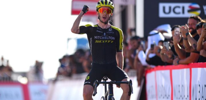 Adam Yates veruit de sterkste op Jebel Hafeet in UAE Tour
