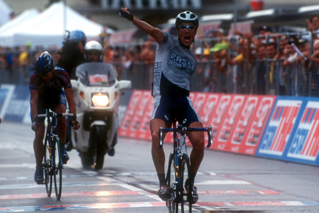 Matteo Tosatto wint een rit in de Giro d'Italia 2001