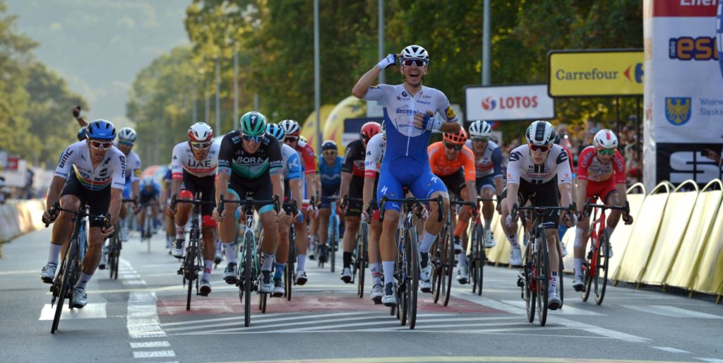 Davide Ballerini verslaat sprinters in slotrit Ronde van Polen, Evenepoel pakt eindzege