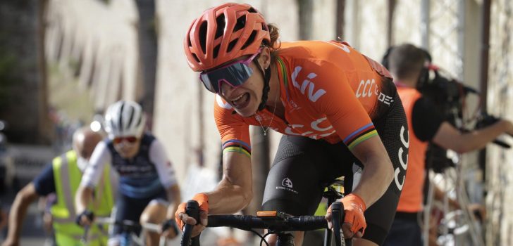 Marianne Vos wint op steile aankomst in Giro Rosa