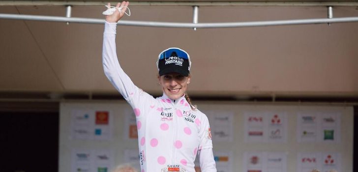 Yara Kastelijn wint bergklassement in zware rittenkoers in de Ardèche