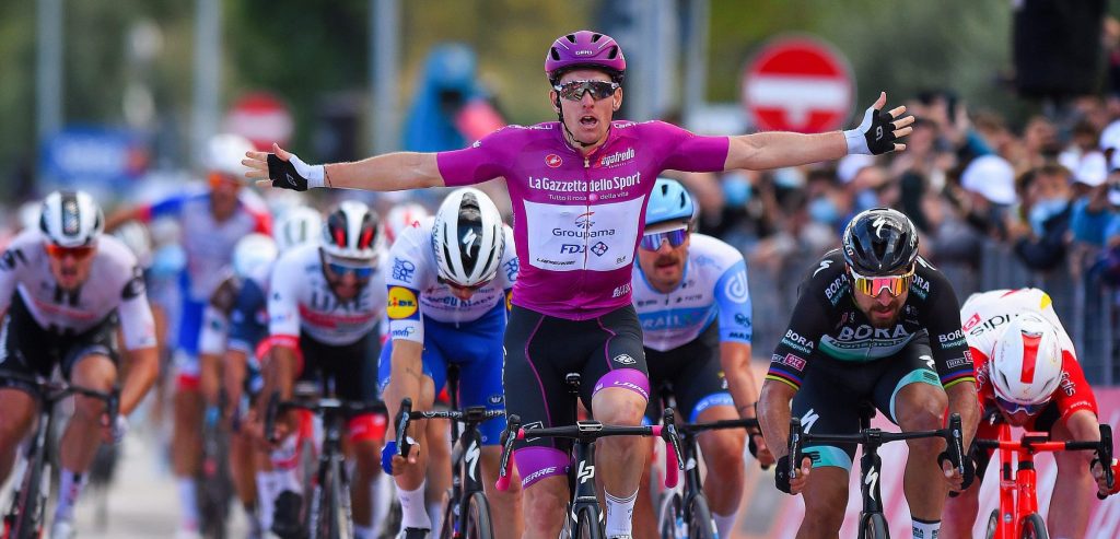 Giro 2020: Arnaud Démare maakt kwartet vol in badplaats Rimini