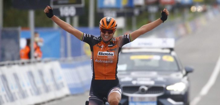 Van den Broek-Blaak wint Ronde van Vlaanderen voor vrouwen, Kopecky derde