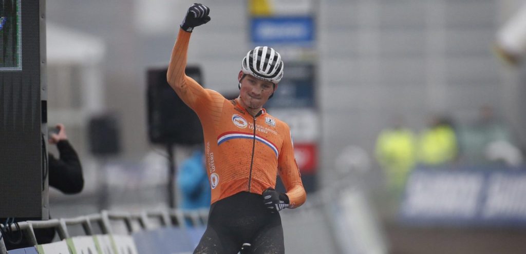 Mathieu van der Poel voor vierde keer wereldkampioen veldrijden, zilver voor Wout van Aert