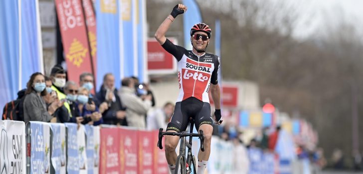 Tim Wellens wint solo in Bessèges na levendige etappe