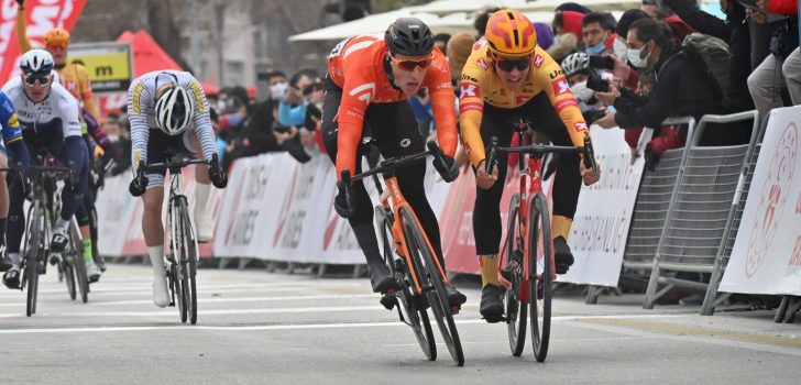 Nederlander De Kleijn wint openingsrit Ronde van Turkije, Jasper Philipsen vijfde