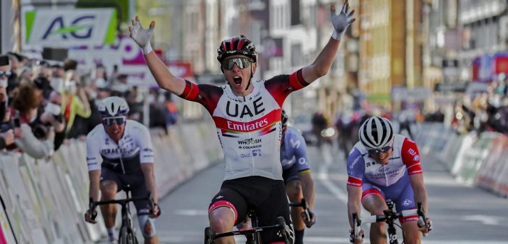 Tadej Pogacar rijdt in 2022 de Ronde van Vlaanderen