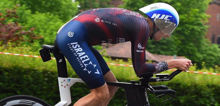 Giro 2021: Krists Neilands eerste uitvaller na val op weg naar hotel