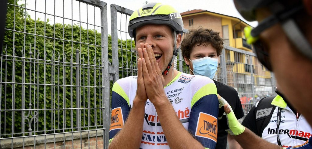 Giro 2021: Bekijk hier de sensationele slotkilometer van Taco van der Hoorn