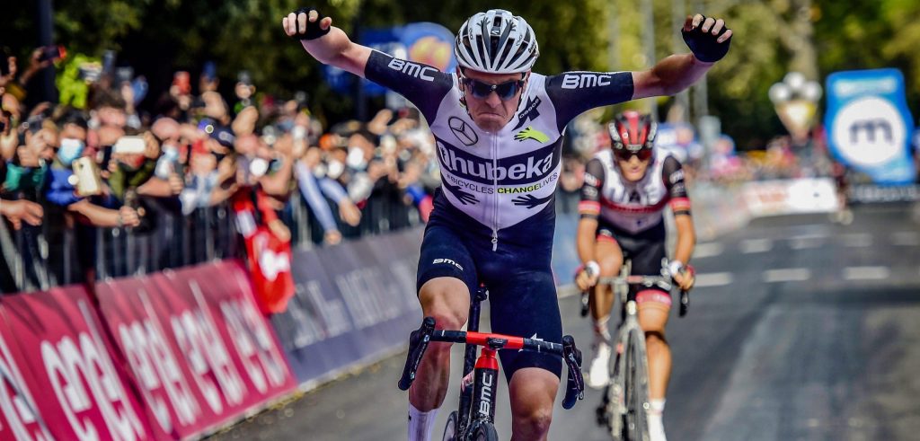 Giro 2021: Evenepoel krijgt stevige tik in Strade Bianche-etappe, Schmid beste vluchter