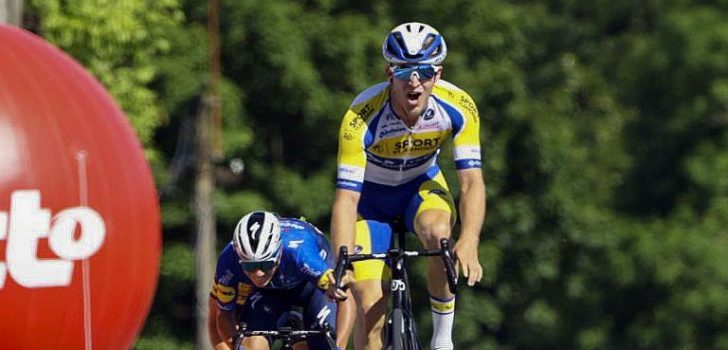 Robbe Ghys zegeviert in openingsrit Ronde van België na machtsvertoon Evenepoel