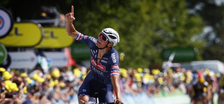 Tour 2021: Indrukwekkende Mathieu van der Poel wint en grijpt gele trui op Mûr-de-Bretagne