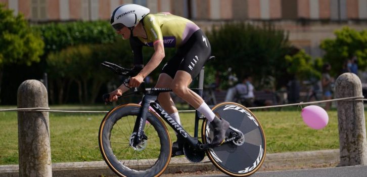 Ben Turner pakt roze in Giro U23, tijdritzege voor Filippo Baroncini
