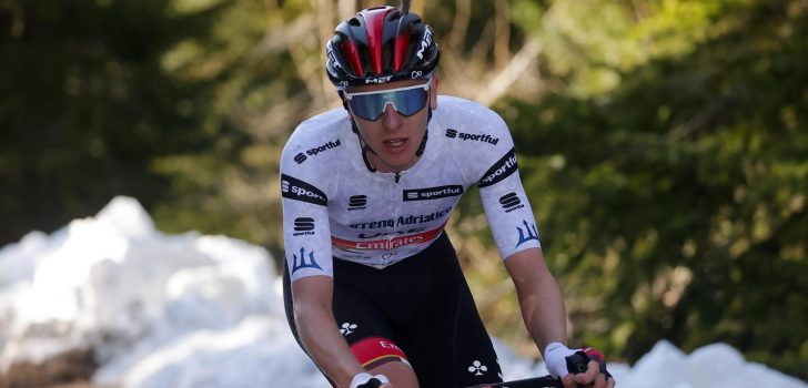 Superieure Pogacar soleert naar ritzege en pakt leiderstrui in Ronde van Slovenië