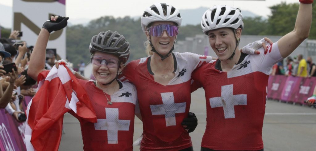 Zwitserse vrouwen zorgen voor unicum op mountainbike: Een prachtig verhaal