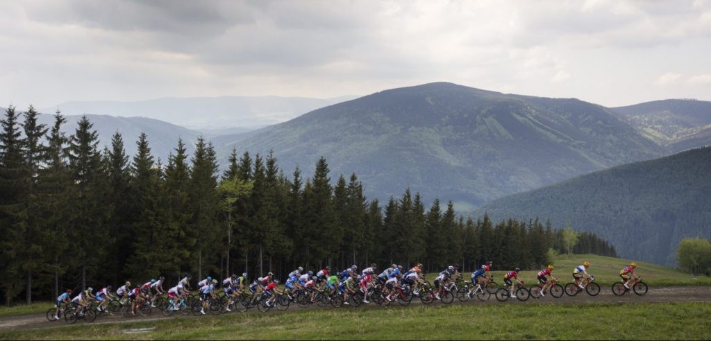 Zesde etappe Tour de l’Avenir met 27 kilometer ingekort