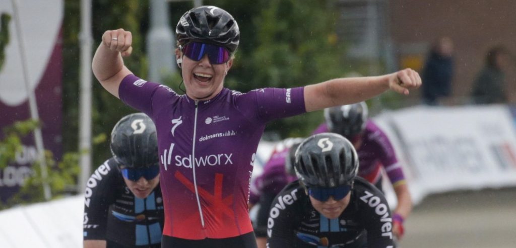Lonneke Uneken wint door valpartij ontsierde derde etappe Simac Ladies Tour