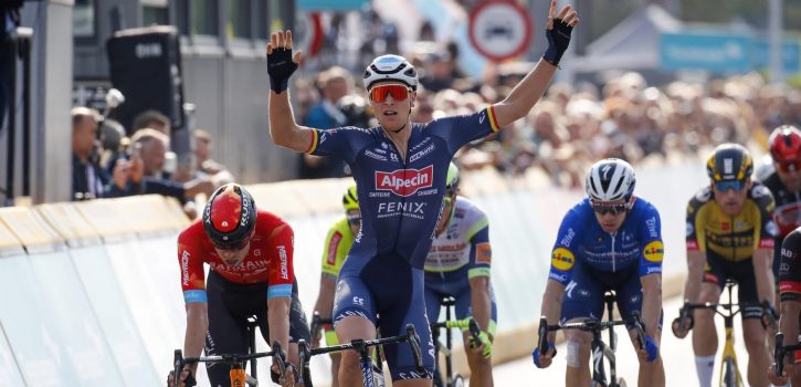 Tim Merlier wint eerste etappe Benelux Tour na Fries waaierspektakel