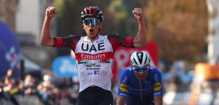 Tadej Pogacar klopt Fausto Masnada en wint Ronde van Lombardije
