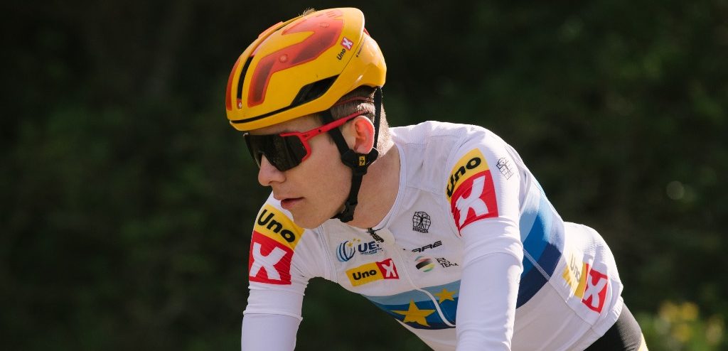 Team DSM-aanwinst Hvideberg wint Parijs-Tours U23, Van Uden en Van den Berg twee en drie