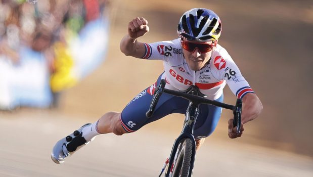 Pidcock nog vijf jaar bij INEOS Grenadiers: “Met het doel om de Tour de France te winnen”