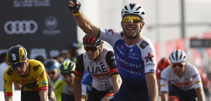 Mark Cavendish houdt Jasper Philipsen af en wint in UAE Tour