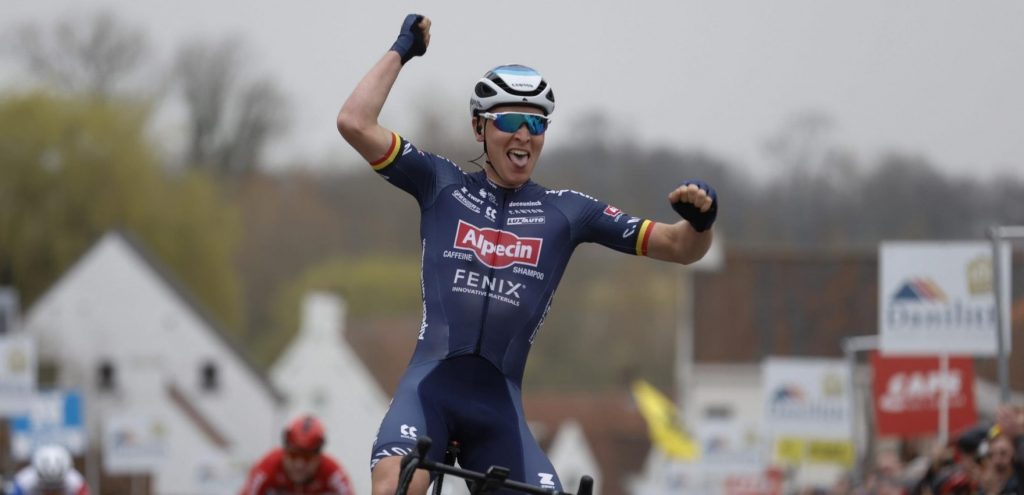 Tim Merlier sprint overtuigend naar winst in Nokere Koerse