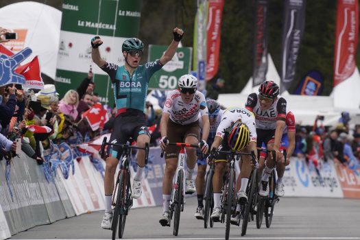Sergio Higuita wint koninginnenrit Ronde van Romandië, Rohan Dennis blijft leider