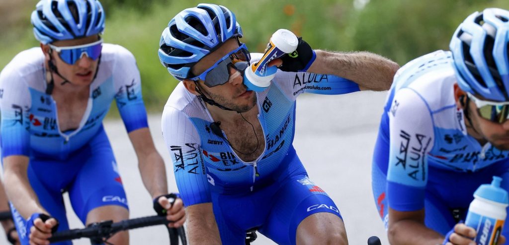 Simon Yates trekt goede vorm door: dubbelslag in slotrit Vuelta a Castilla y Leon
